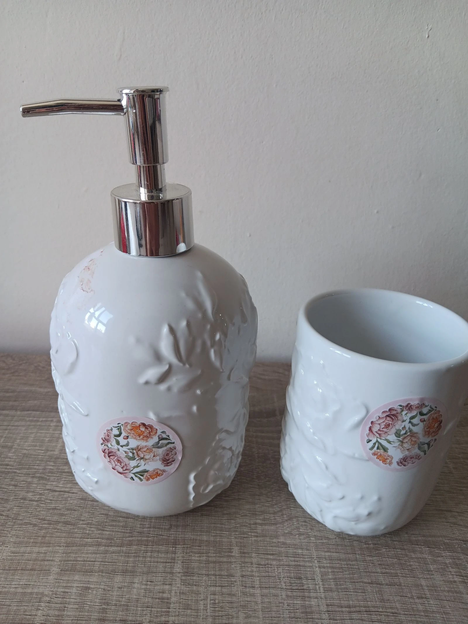 Vaso y dispensador nuevos blancos – photo 2